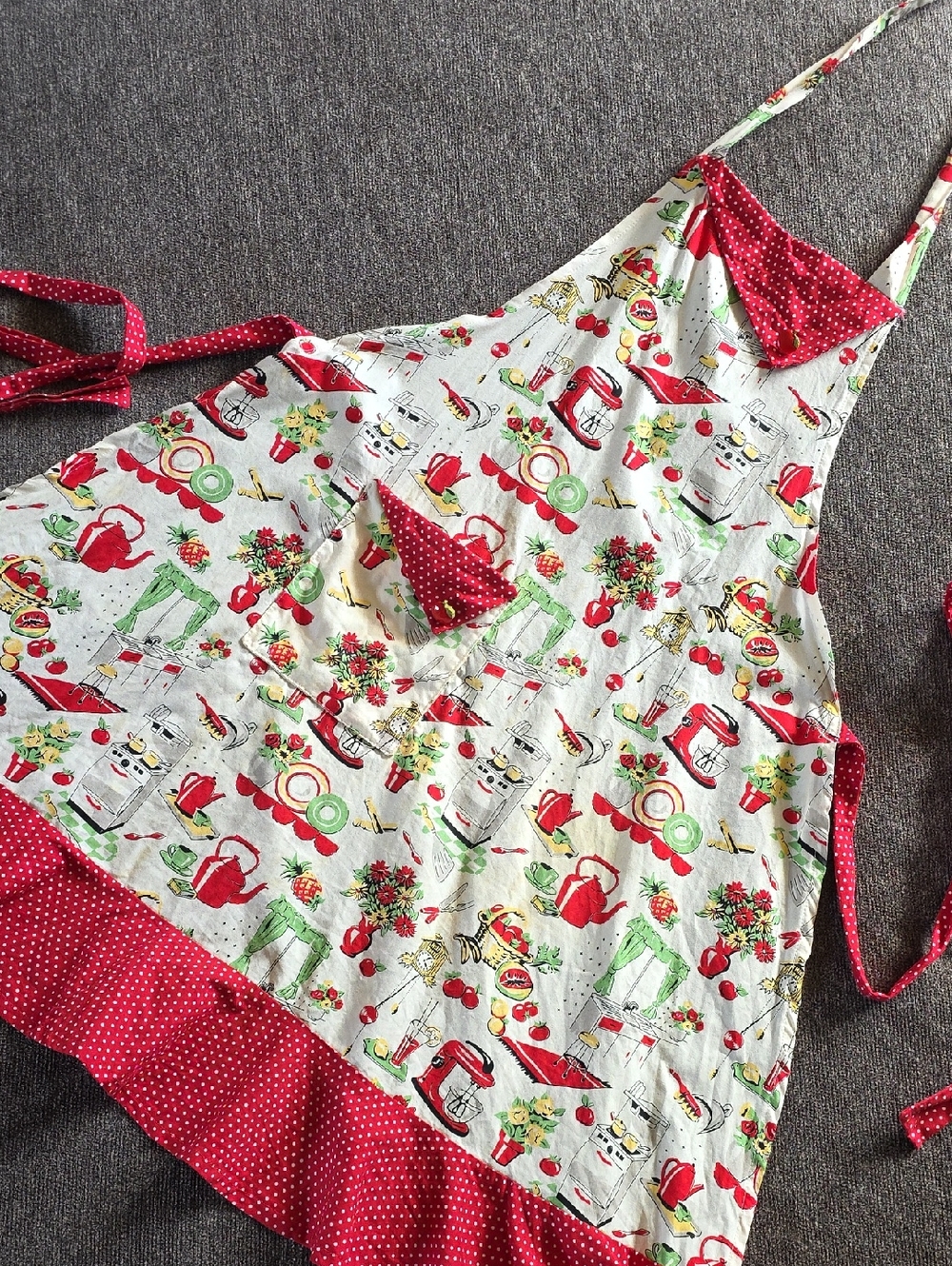 Vintage Retro Kitchen Print Apron with Red Polka Dot Trim